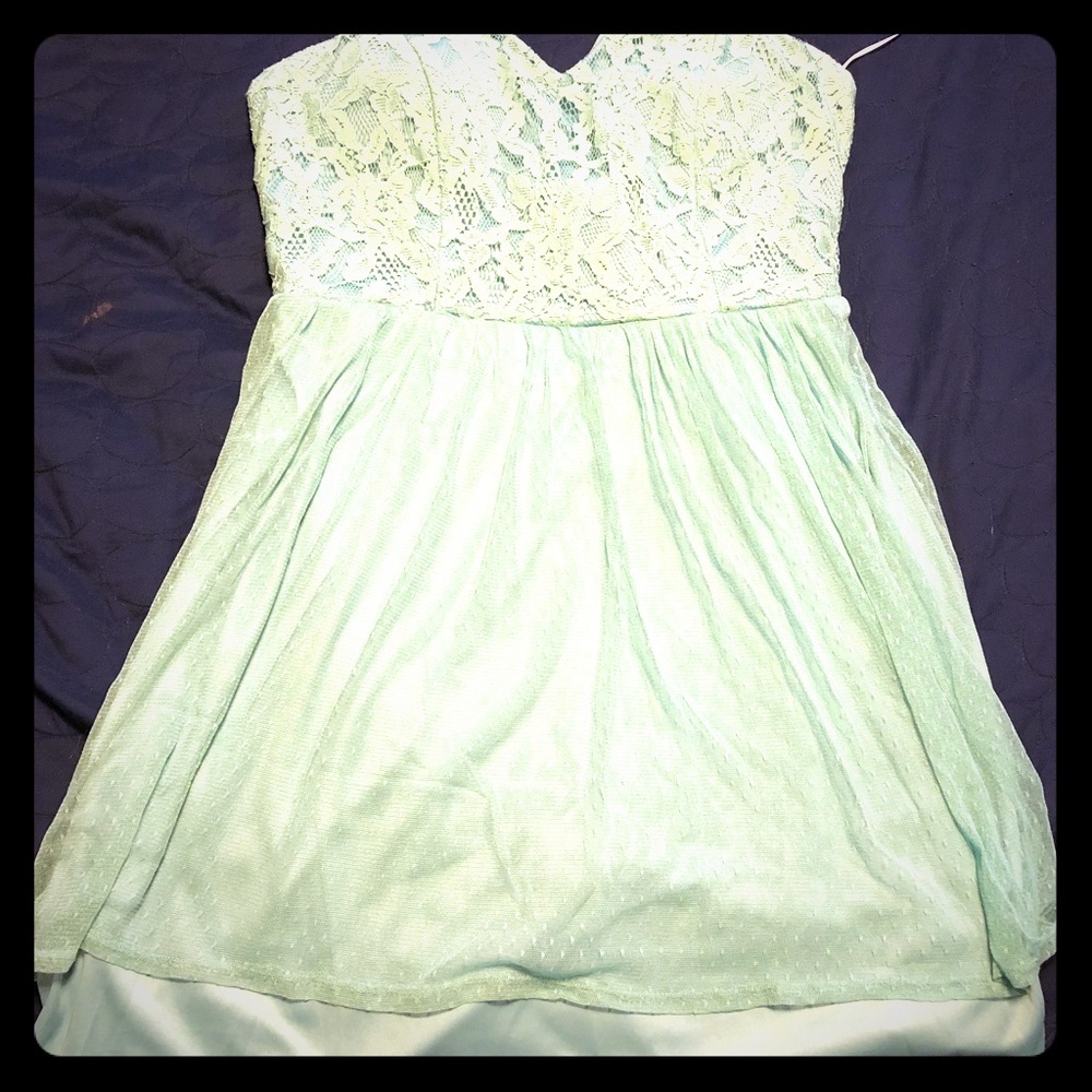 Absolutely gorgeous strapless dress